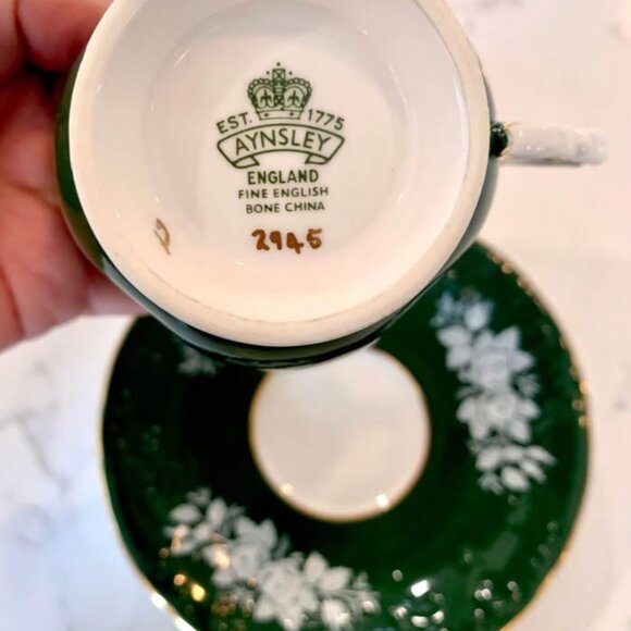 Vintage rare “Christmas Fir Green” Aynsley teacup 🌲 - Picture 8 of 8